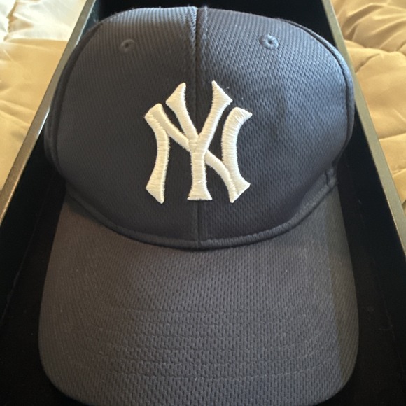 The Unbranded Brand Other - OC Sports Team MLB New York Yankees Strapback OSFM Cap Structured Navy 3d 3999